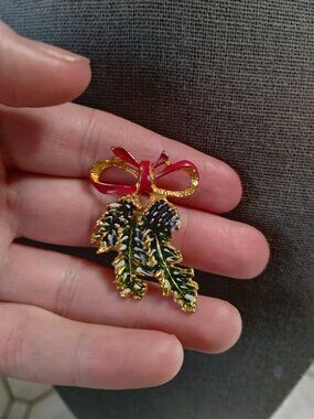 Mistletoe brooch